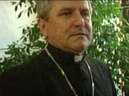 Biskup Edward Janiak reaguje na oskarżenia z filmu “Zabawa w chowanego”
