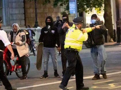 Protest Black Lives Matter zakończył się w Londynie walkami z policją