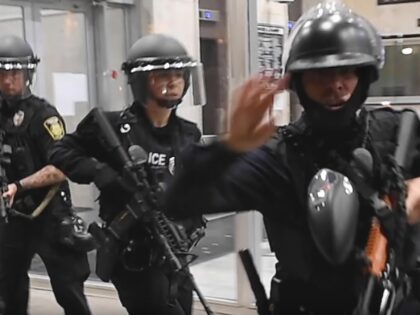 Protesty w USA: Filmy pokazujące brutalność policji wzbudzają sensacje