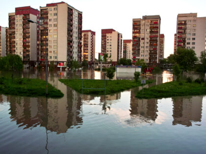 Ulewa w Warszawie. Obfity deszcz i jego skutki sparaliżowały miasto