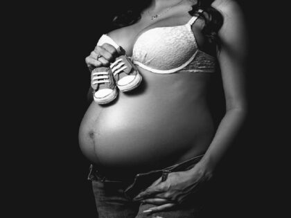 Kobieta zaszła w ciąże ZANIM urodziła pierwsze dziecko. Niewiarygodna historia obiegła świat