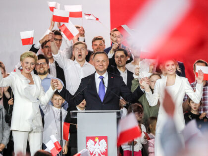 Wyniki wyborów z 99,97 proc.: Andrzej Duda powiększył przewagę!