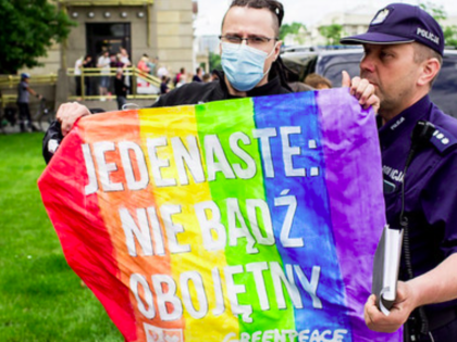 Działacze LGBT atakują Trzaskowskiego: “Gdzie jesteś?!”