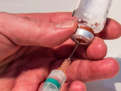 Wszyscy dorośli powinni się poddać szczepionce na koronawirusa! Ministerstwo Zdrowia informuje o swoich planach